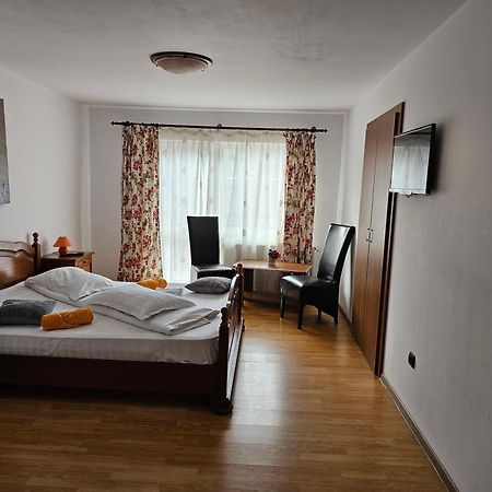 Pensiunea Kyfana Зэрнешти Экстерьер фото